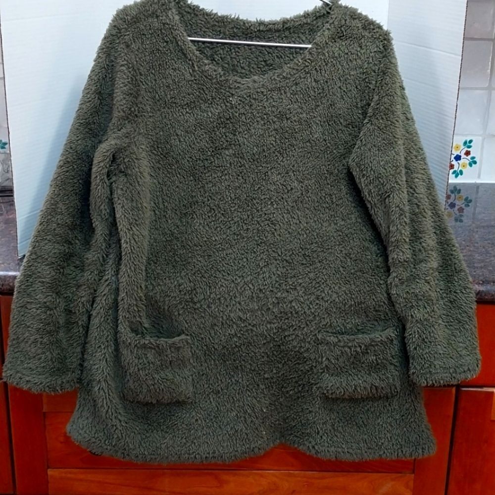 Cozy Fleece Top...NEW...SIZE M